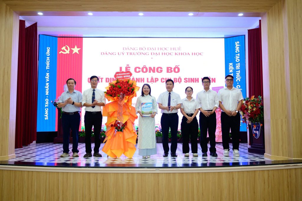 THÀNH LẬP CHI BỘ SINH VIÊN TRƯỜNG ĐẠI HỌC KHOA HỌC, ĐẠI HỌC HUẾ
