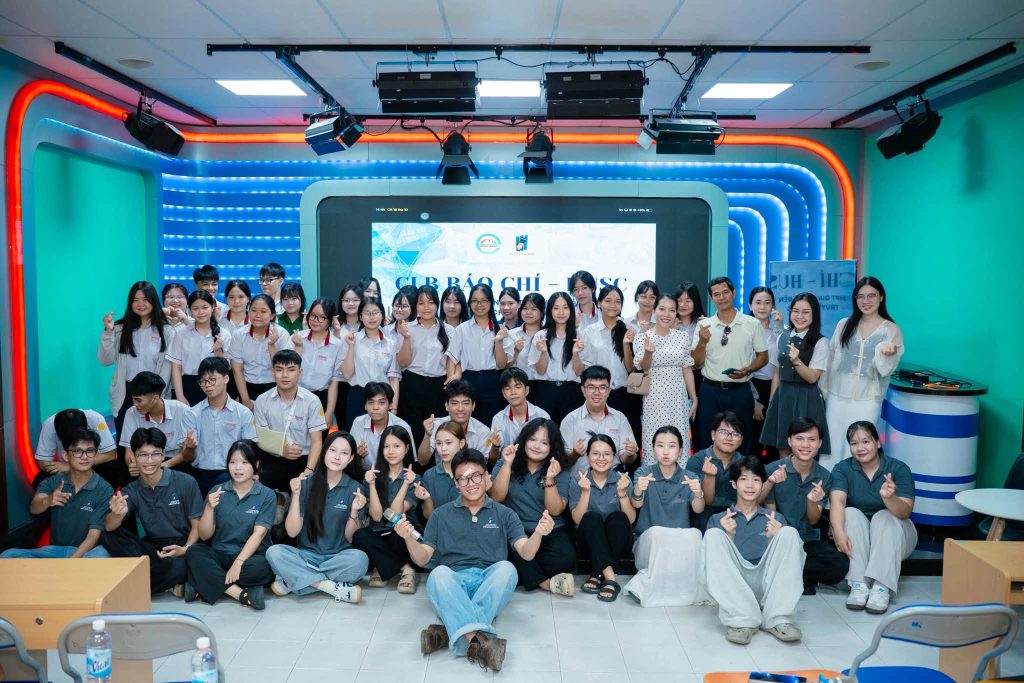 KHOA BÁO CHÍ – TRUYỀN THÔNG TỔ CHỨC OPENDAY TRẢI NGHIỆM VÀ ĐỊNH HƯỚNG CHO HỌC SINH TRƯỜNG THPT GIA HỘI 